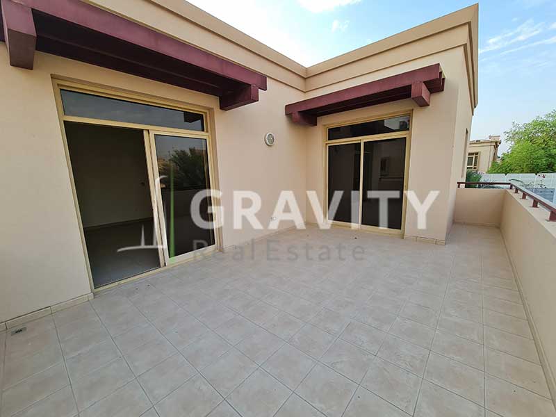 Terraced-balcony-with-an-opening-to-the-bedroom-in-Golf-Gardens