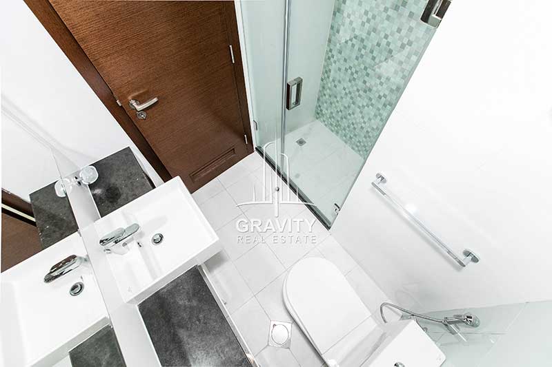 Small-bathroom-in-gate-tower-3-bedroom-apartment-for-sale