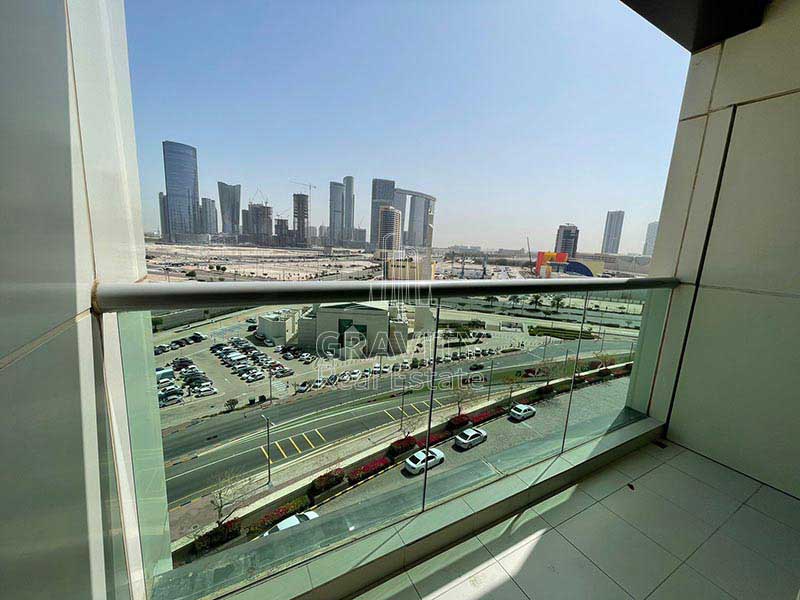 Balcony-having-a-view-of-reem-island-in-burroj-views