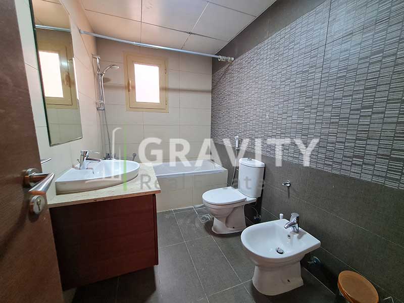 Bathroom-in-5-Bedroom-home-for-sale-in-golf-Gardens-having-a-bathtub-sink-mirror-toilet