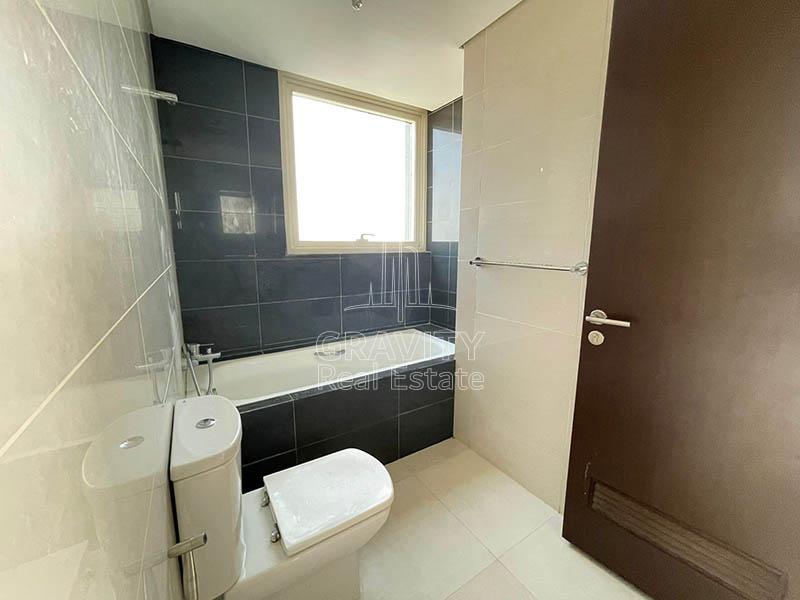 Bathroom-in-apartment-for-sale-Marina-Blue-Towers