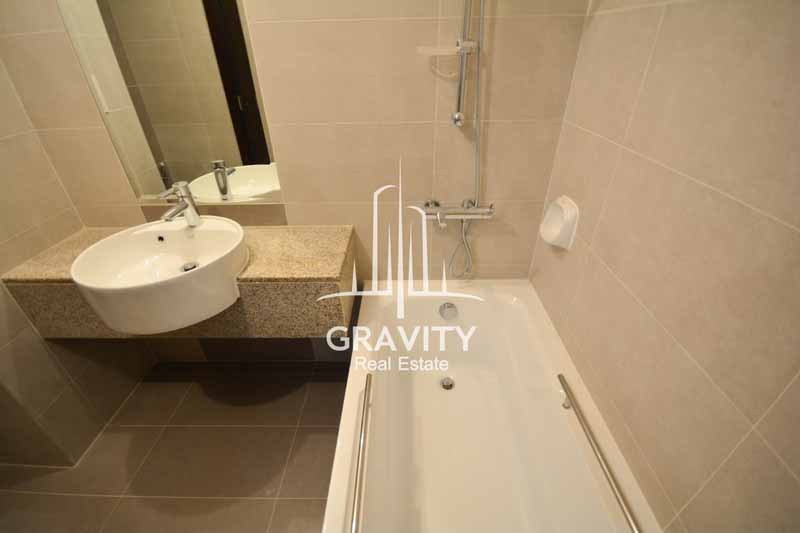 excellent-bathroom-in-studio-apartment-sigma-tower-reem-island