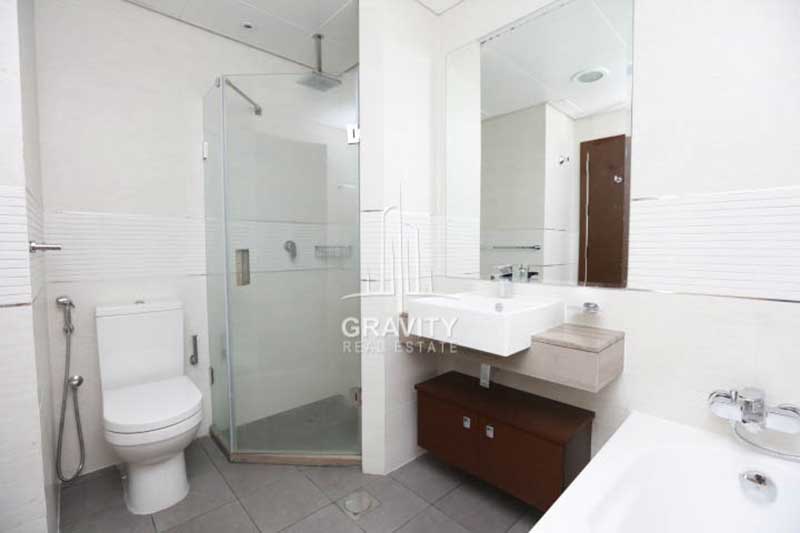 Bathroom-with-partition-for-shower-in-3-bedroom-apartment-for-sale