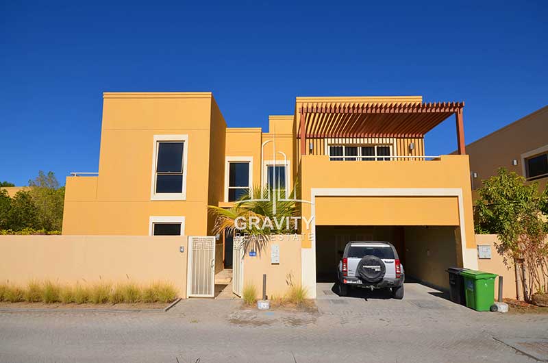 Cream-colored-4-bedroom-Villa-with-a-parking-garage-a-shaded-balcony-and-a-small-entrance-to-the-property