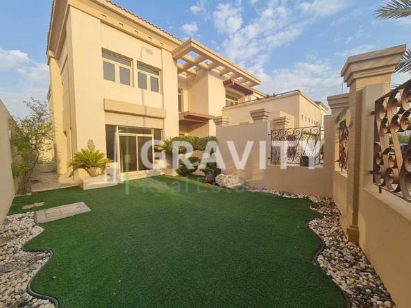 Front-lawn-in-Golf-Gardens-in-5-bedroom-Villa-for-sale