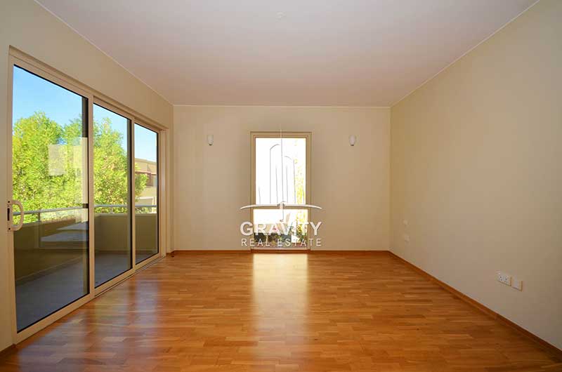 Spacious-bedroom-in-4-bedroom-Villa-with-sliding-windowed-doors-opening-to-the-spacious-balcony