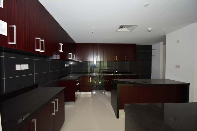 Spacious-kitchen-with-wooden-cabinets-in-apartment-for-sale-in-MAG-5