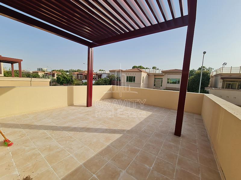 Terraced-balcony-in-Golf-Gardens-with-shade-and-tiled-floorings