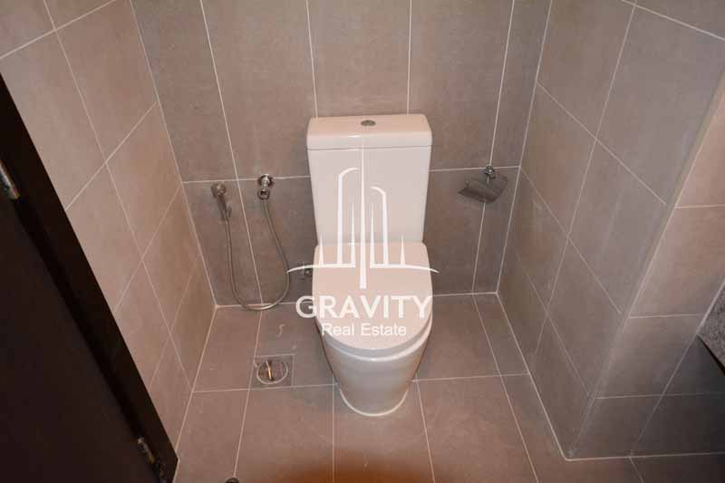 Toilet-in-sigma-tower-reem-island-studio-apartment