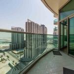 abu-dhab-alreem-island-property-balcony-with-coummnity-and-canal-view.