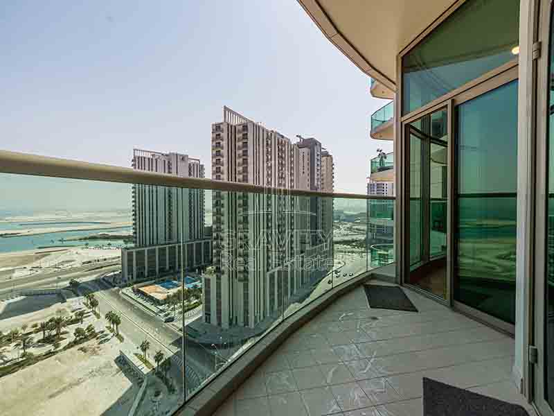 abu-dhab-alreem-island-property-balcony-with-coummnity-and-canal-view.