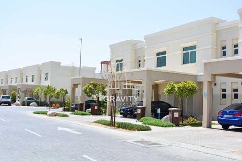 al-ghadeer-town-house-coumminty-view-with-green-areas-on-the-side ...