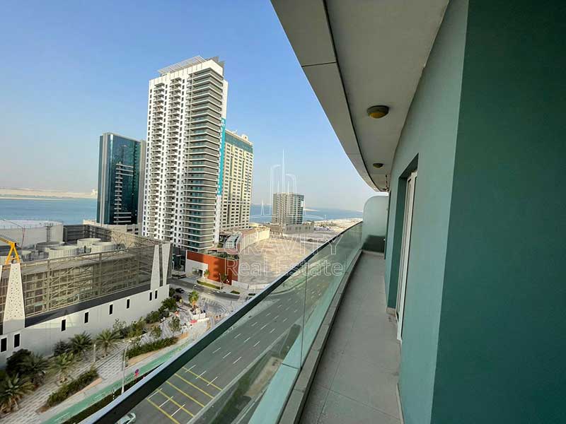 amaya-tower-property-balcony-with-glass-hand-rail-and-coummnity-view