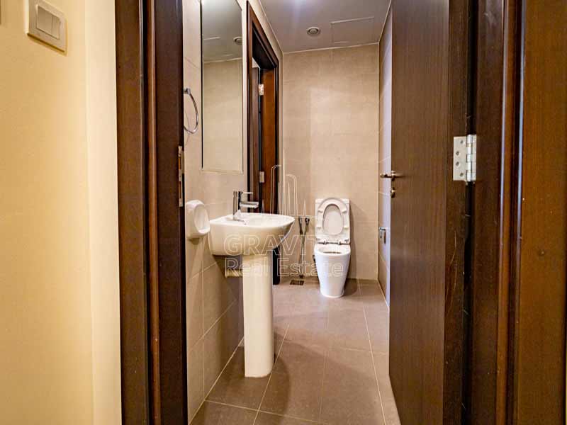 bathroom-in-city-of-lights-apartment-marina-bay-c2-tower