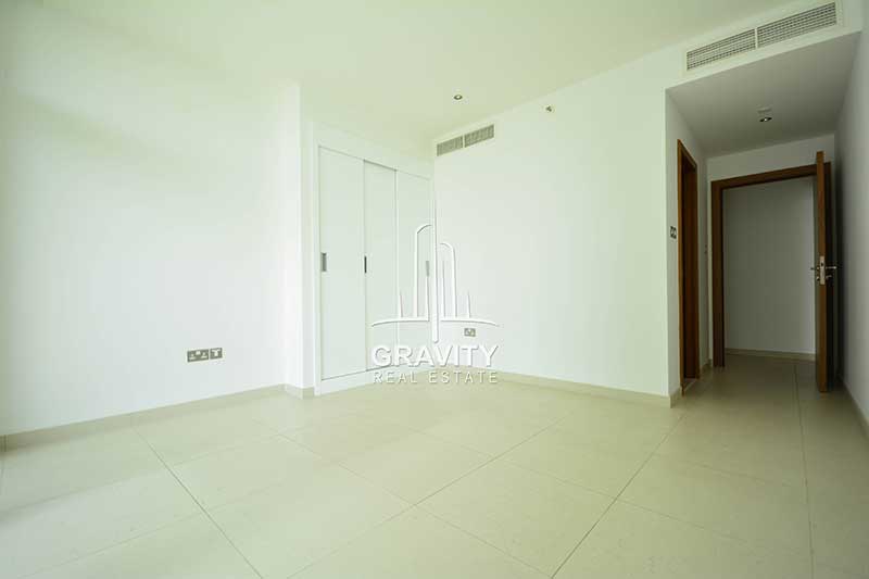 bedroom-in-Al-Naseem-with-white-walls-and-white-built-in-wardrobe