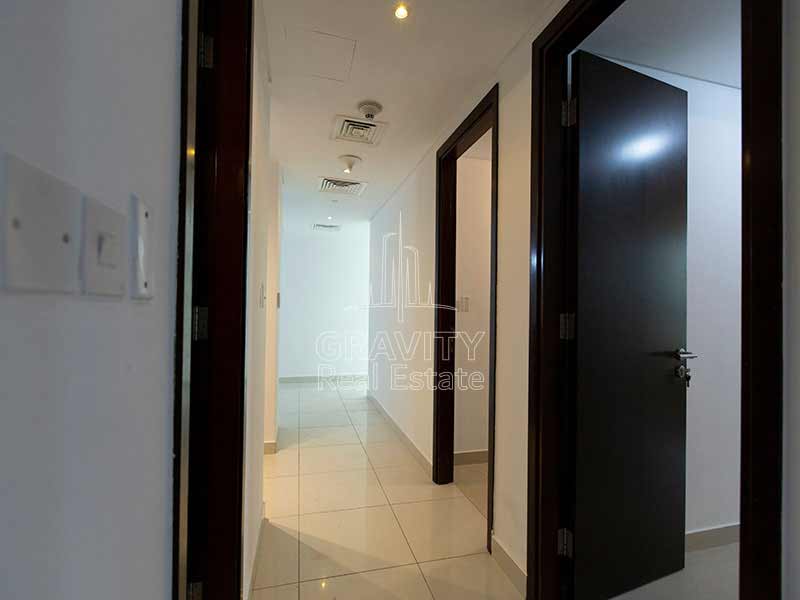 corridor-of-2-bedroom-apartment-in-marina-square-al-maha-tower