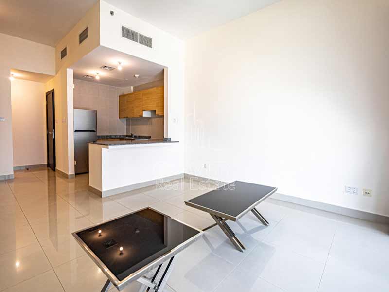 glass-tables-in-hallway-of-one-bedroom-apartment-in-marina-bay-c2-tower-city-of-lights