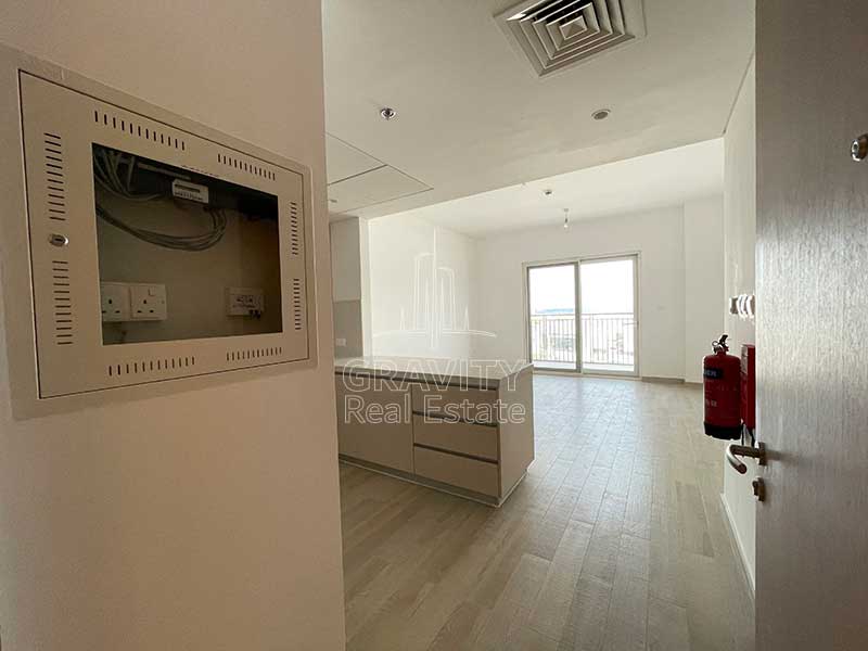 hallway-of-2-bedroom-apartment-in-waters-edge-yas-island