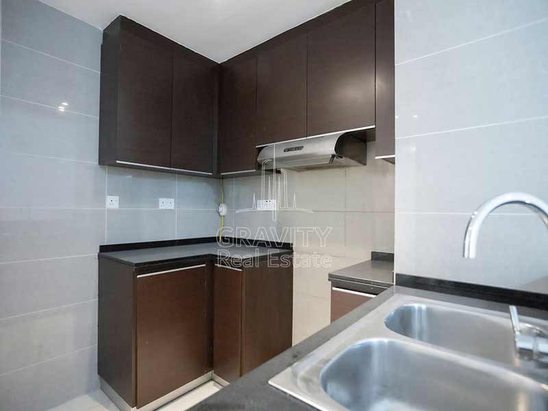 kitchen-with-wooden-cabinets-in-al-reem-island-maha-tower