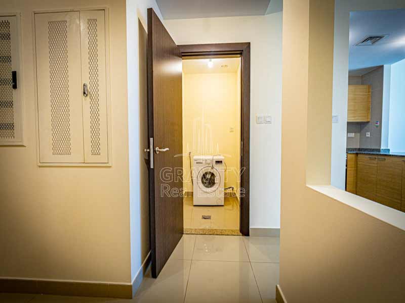 laundry-room-with-washing-machine-in-one-bedroom-apartment-in-marina-bay-c2-tower