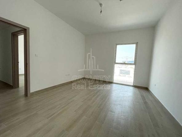 master-bedroom-with-attached-toilet-in-spacious-2-bedroom-apartment-in-waters-edge-abu-dhabi