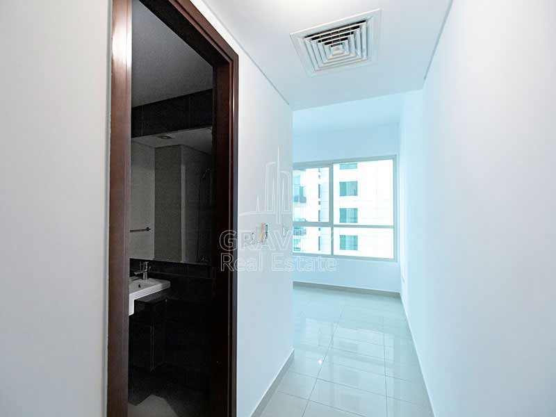 master-bedroom-with-master-bathroom-in-al-maha-tower-marina-square-al-reem-island