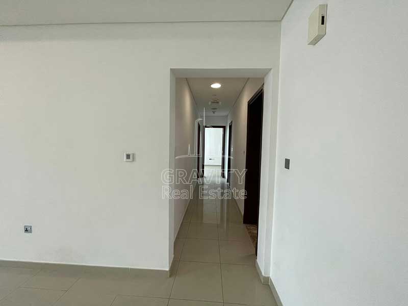 perfect-and-clean-hall-way-in-1-bedroom-apartment-in-city-of-lights-alreem-abu-dhabi