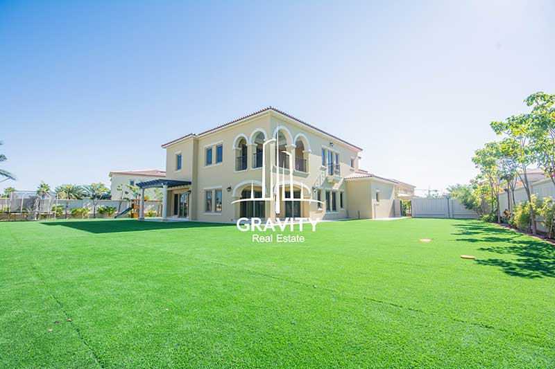 saadiyat-beach-villas-property-garden-with-trees-and-the-villa-view