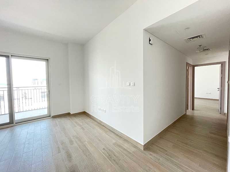 spacious-hallway-with-balcony-in-2-bedroom-apartment-waters-edge-abu-dhabi