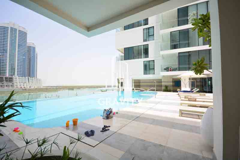 Swimming-pool-area-in-yasmina-residence