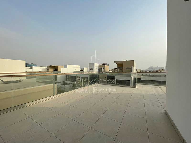 humongous-terrace-of-5-bedroom-townhouse-in-bloom-gardens-salam-street