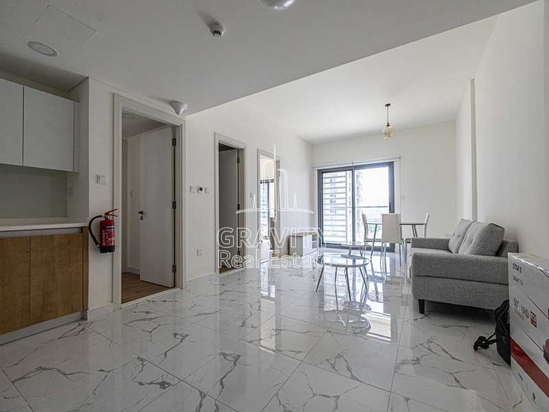 spacious-hallway-with-marble-tiling-in-2-bedroom-apartment-in-al-raha-lofts