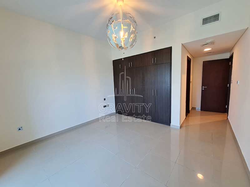 master-bedroom-with-built-in-wardrobe-in-hydra-avenue-reem-island-2-bedroom-townhouse