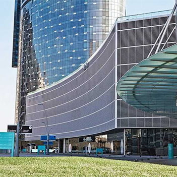 exterior-shot-of-shams-boutik-mall-with-sky-tower-in-the-back