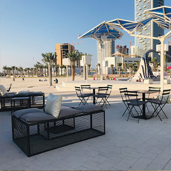 reem-central-park-outdoor-cafe-sitting-area-facing-the-beach-sands-and-surrounded-by-electronic-shades