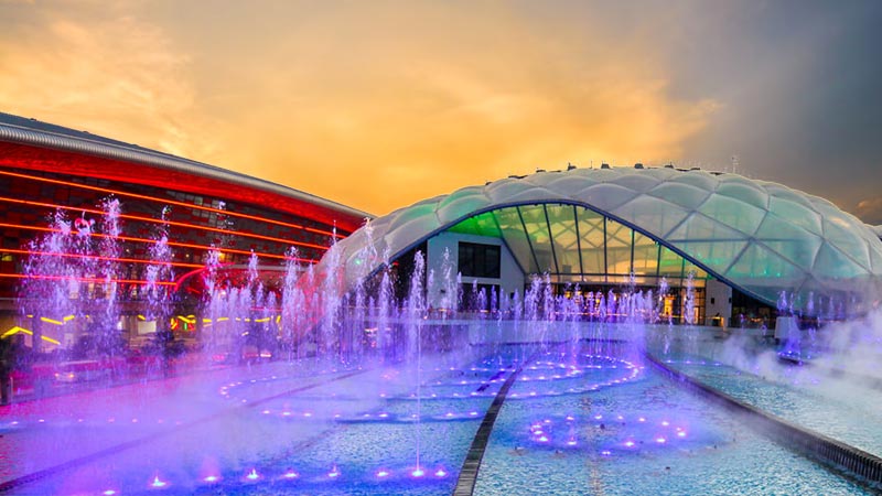 yas-island-fountain-lighting-up