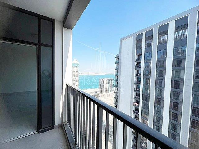 balcony-with-the-view-of-the-sea-in-the-bridges-tower