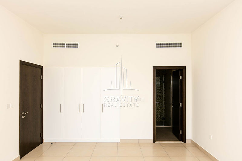 beroom-with-white-wardrobes-in-3-bedroom-apartment-wave-tower-reem-island