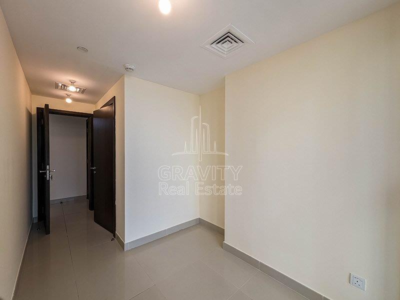 cozy-bedroom-in-a-3-bedroom-apartment- in-marina-bay-reem-island