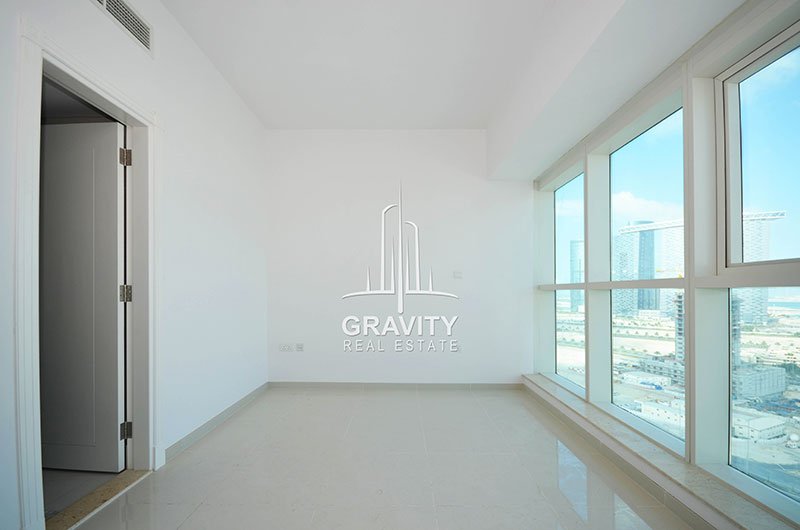 spacious-room-with-glass-panel-window-in-reem-island-2-bedroom-marina-bay-by-damac