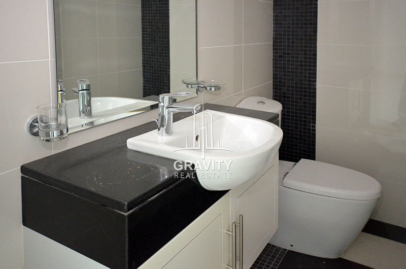 well-maintained-bathroom-in-reem-island-marina-bay-by-damac