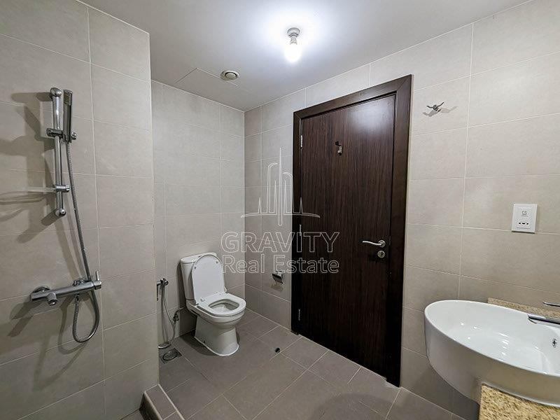 well-maintained-bathroom-with-sink-toilet-shower-and-bathtub-in-a-3-bedroom-apartment-in-marina-bay-reem-island