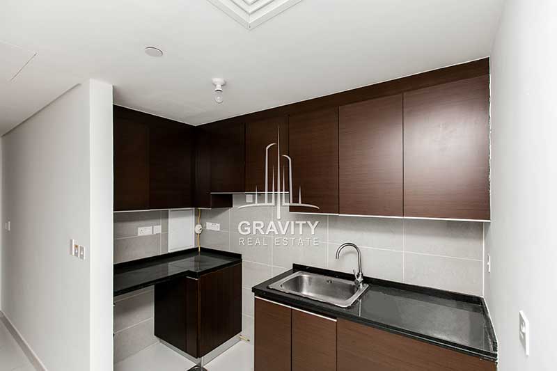 Open-kitchen-having-marbled-tabletop-and-space-for-stove-in-al-maha-towers