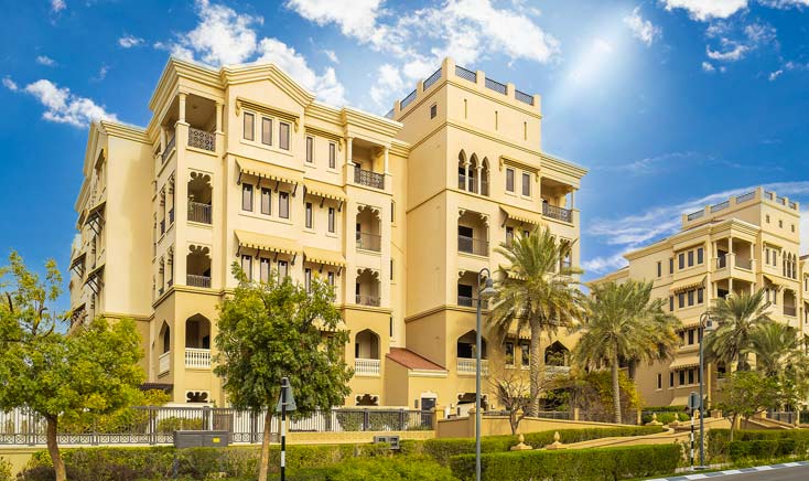 saadiyat-beach-residences-exterior-enveloped-in-greenery-during-noon