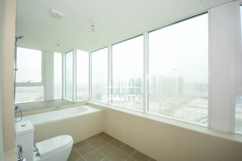 amazing-bathroom-with-glass-windows-showing-a-nice-view-in-a-3br-apartment-in-horizon-towers-for-rent