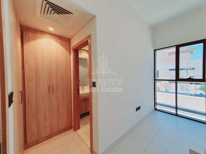 bathroom-hallway-ina-a-2-bedroom-townhouse-in-bloom-garden-abu-dhabi-for-rent