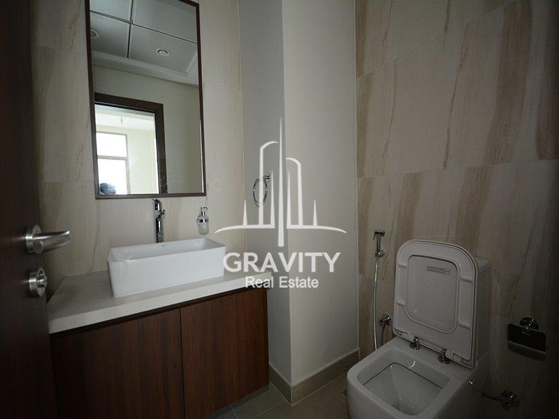 bathroom-in-the-reflection-towers-2-bedroom-apartment-for-sale