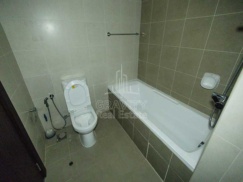 bathroom-with-white-toilet-and-bathtub-in-2-bedroom-apartment-in-sigma-1-tower