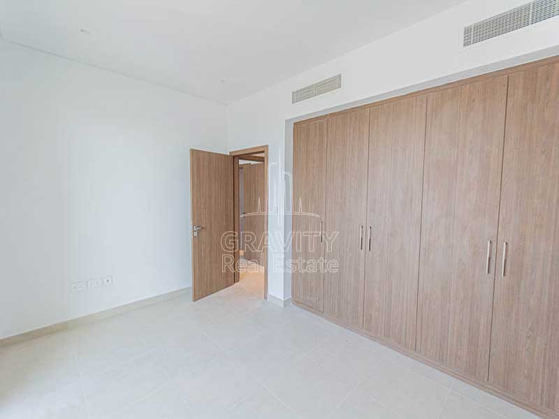 bedroom-with-light-brown-cabinets-in-3-bedroom-townhouse-in-aspens-yas-acres