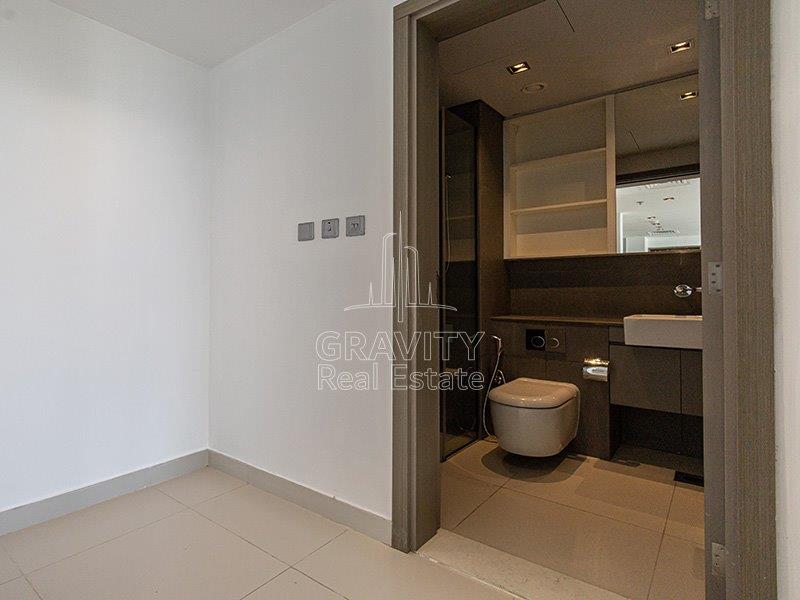 clean-and-neat-toilet-in-meera-shams-tower-2-bedroom-apt-for-sale